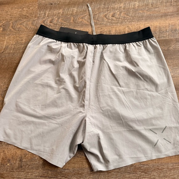 The Interval Short - Picture 4 of 6